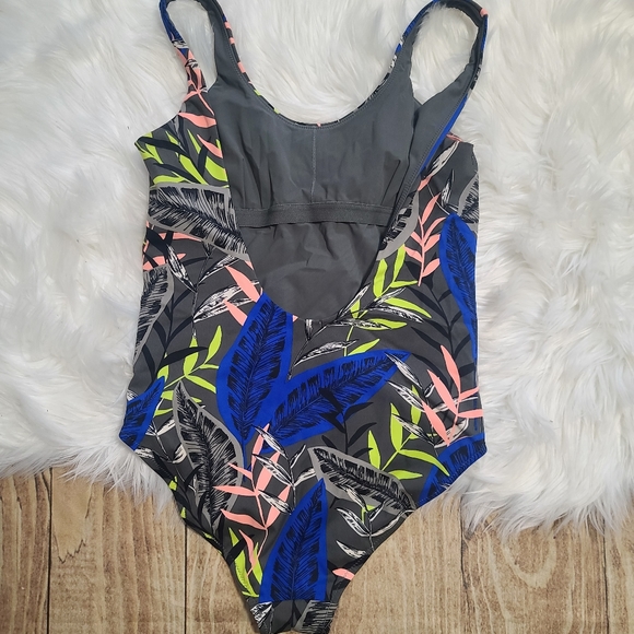 Athleta midnight palm scoop one piece swimsuit - Picture 3 of 6